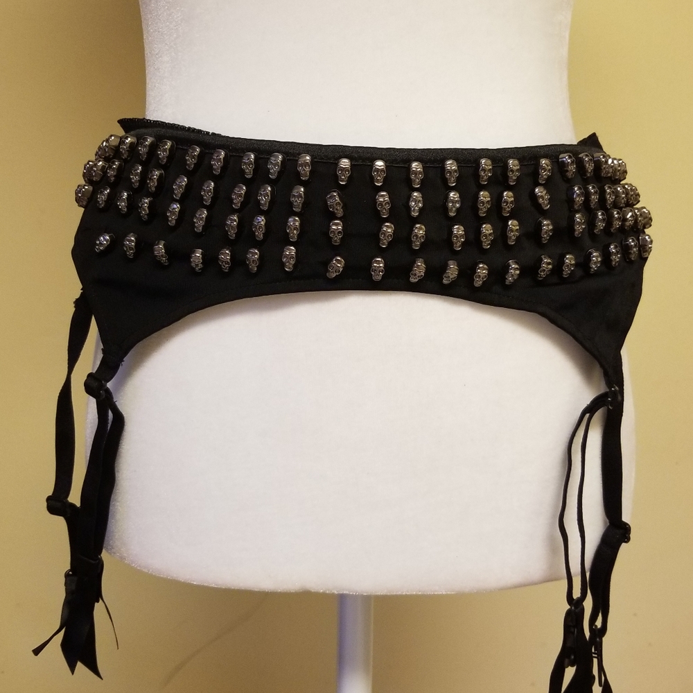 Bedroom stories skulls garter belt